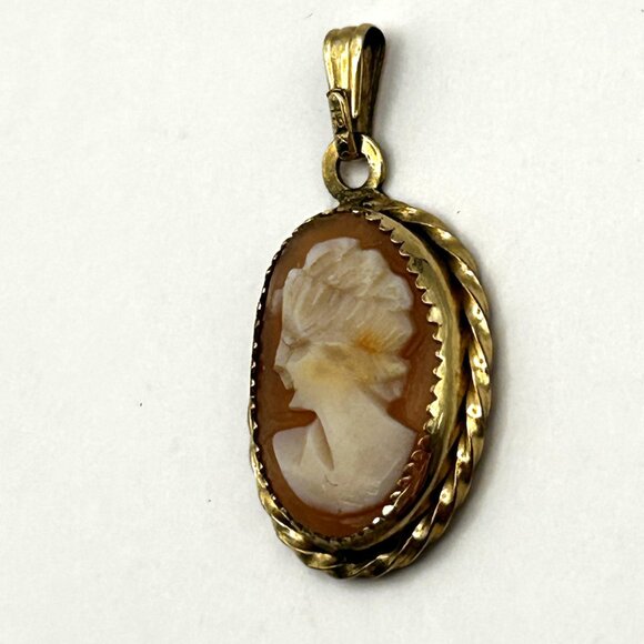 Vintage 1/20 12K GF Left Facing Cameo Pendant Oval Shell Gold Filled Rope Frame - Picture 2 of 13